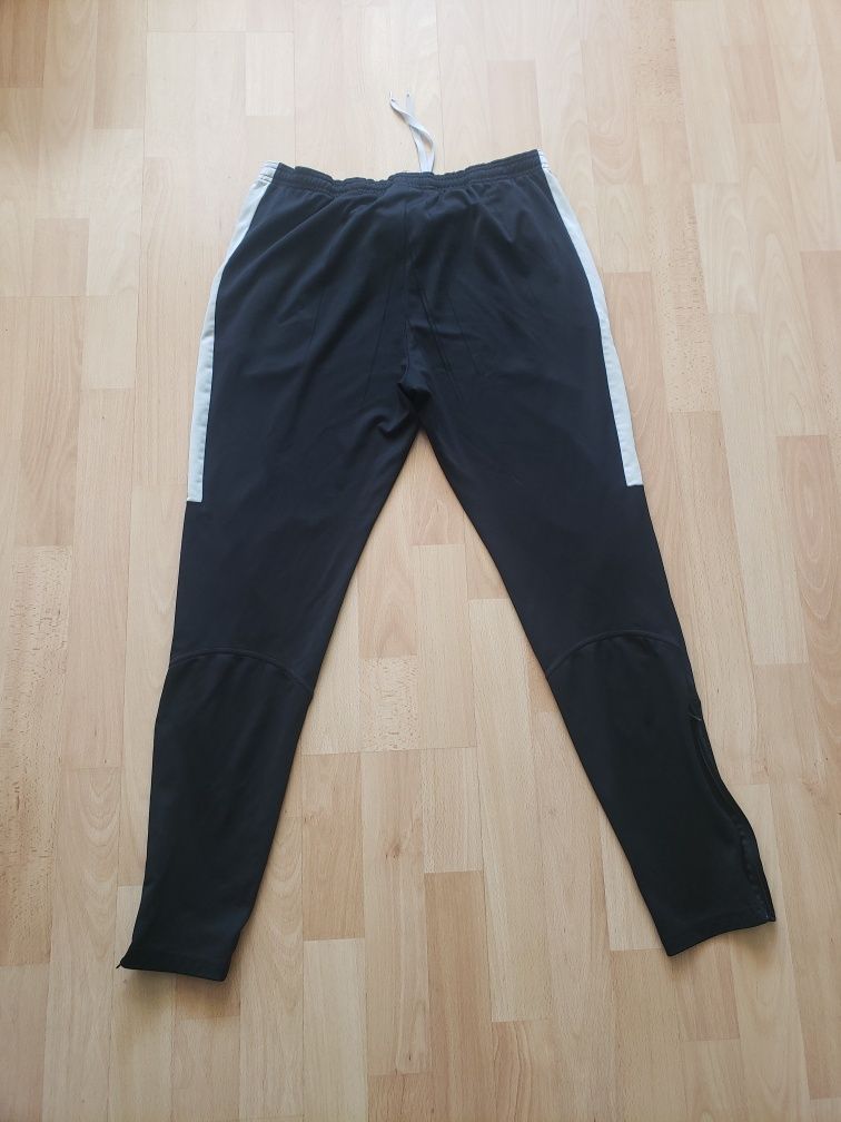 Оригинално долнище Nike Dri-Fit S