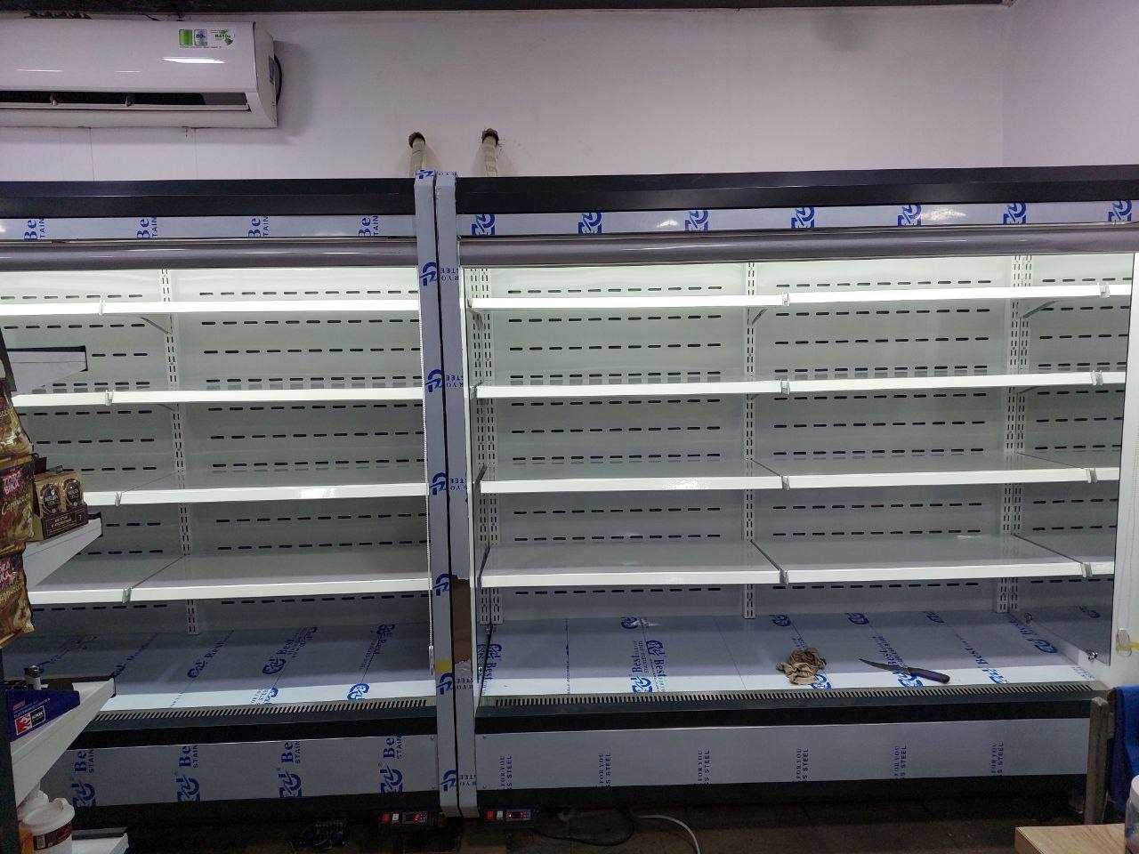 Vitrina xolodilnik sut maxsulotlari uchun Nerjaveyka