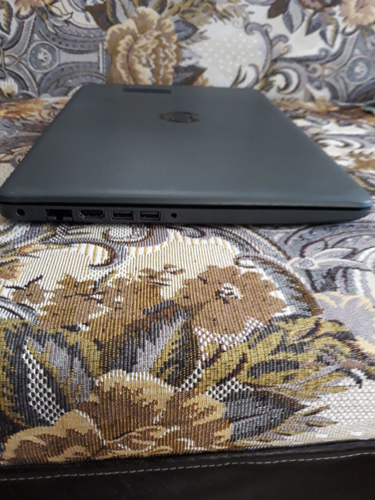 Laptop Hp 40 cm diagonala