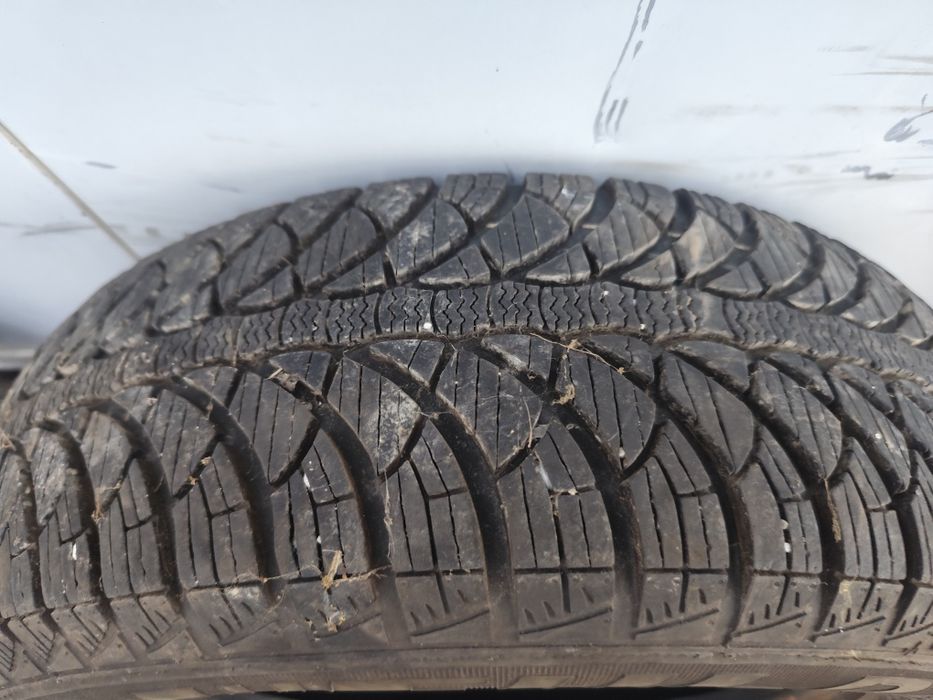 Set 4 anvelope de iarnă 185/65R14.