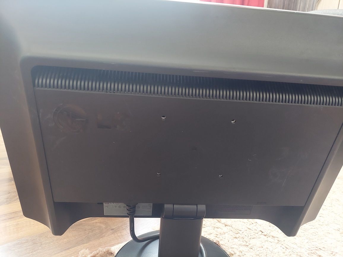 Monitor LG flatron ,diagonala 19 inch ,stare buna