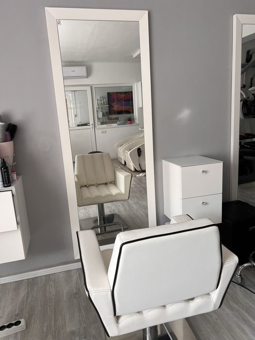 Scaun coafor+ oglinga si corp mobilier