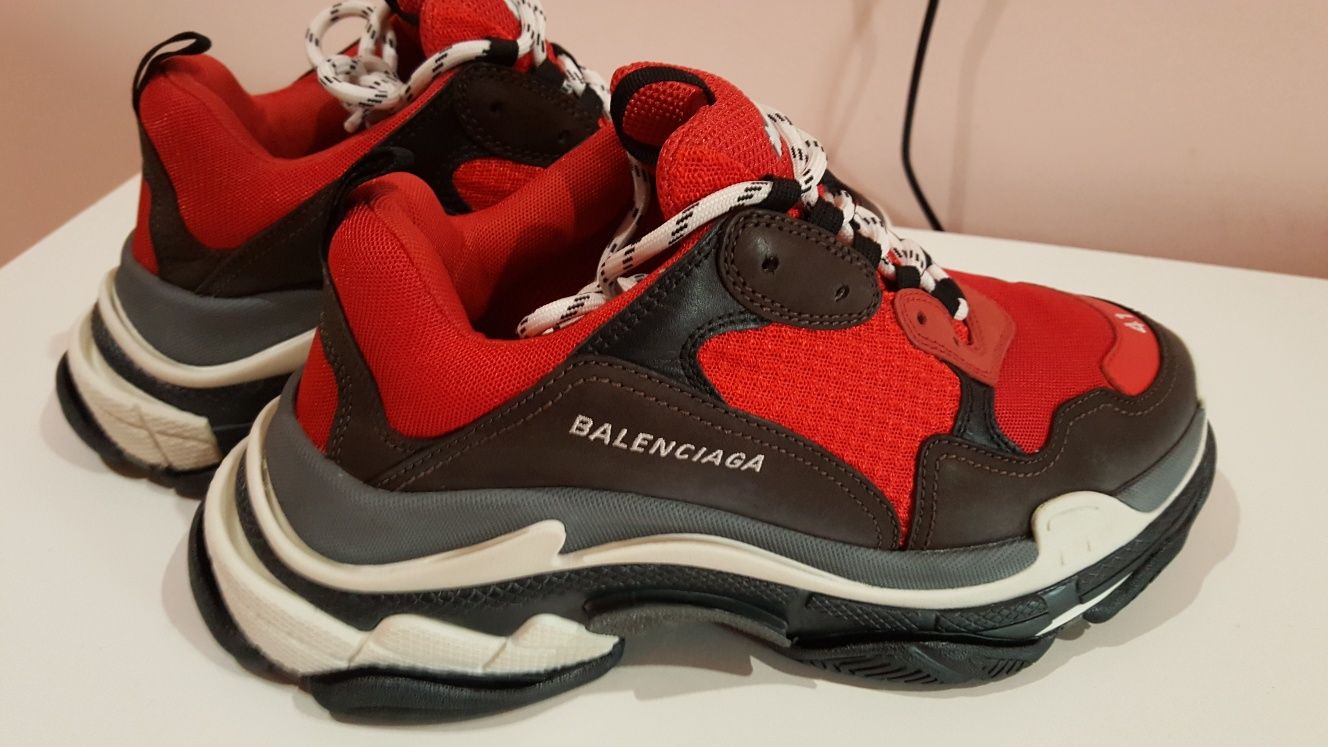 Vând sau schimb Balenciaga triple s 100% originali [autentici]