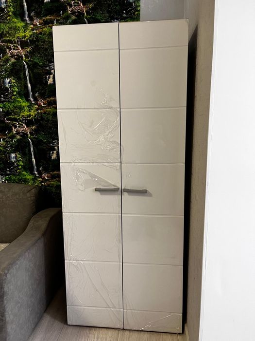 Шкаф новый 2х дверный