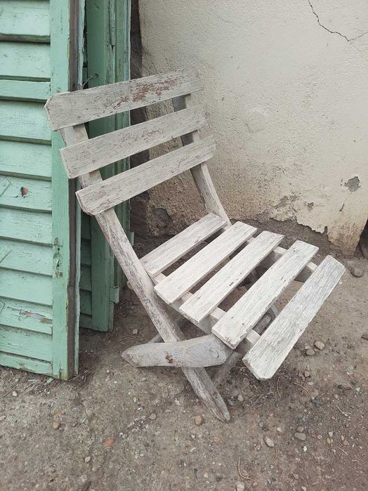 scaun mic pliant din lemn