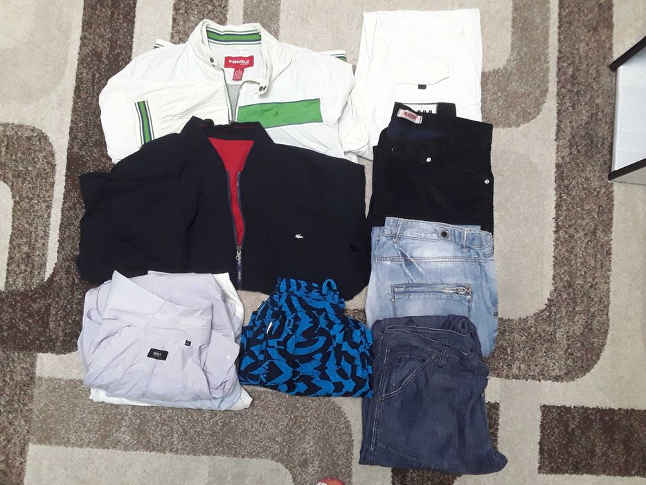 Haine bărbați  adidasi și papuci  ,tot ce se vede 200 de lei