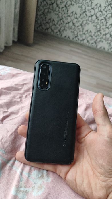 Продаётся смартфон в отличном состоянии не тупит не глючит