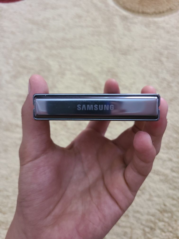 Samaung Galaxy Z Flip 5