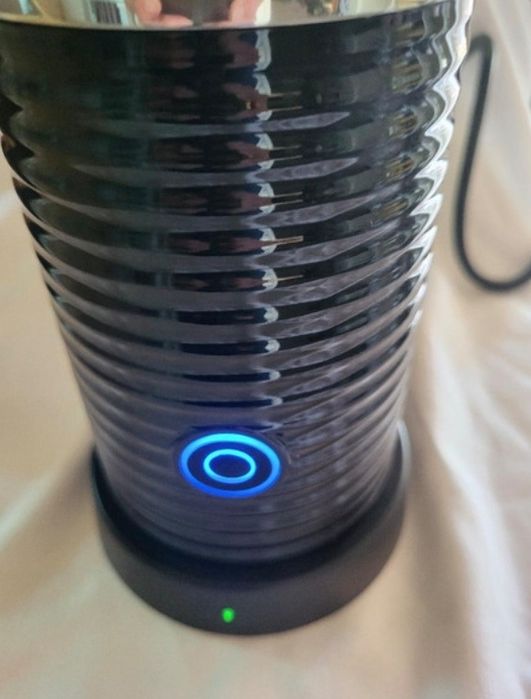 NespressoAeroccino și spumator de lapte.