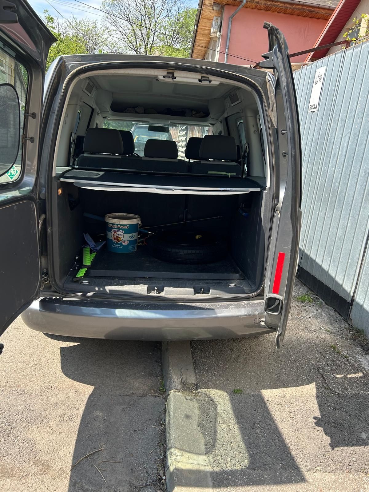 Mașină Volkswagen Caddy hibrid consum ff mic