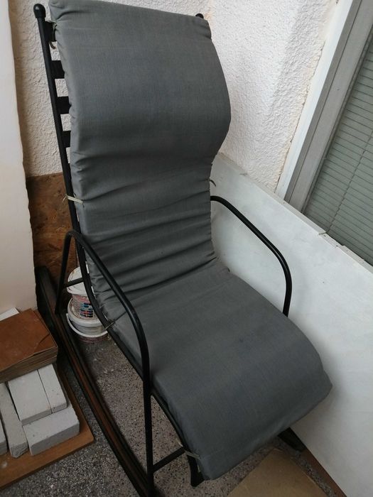 Люлеещ се метален стол