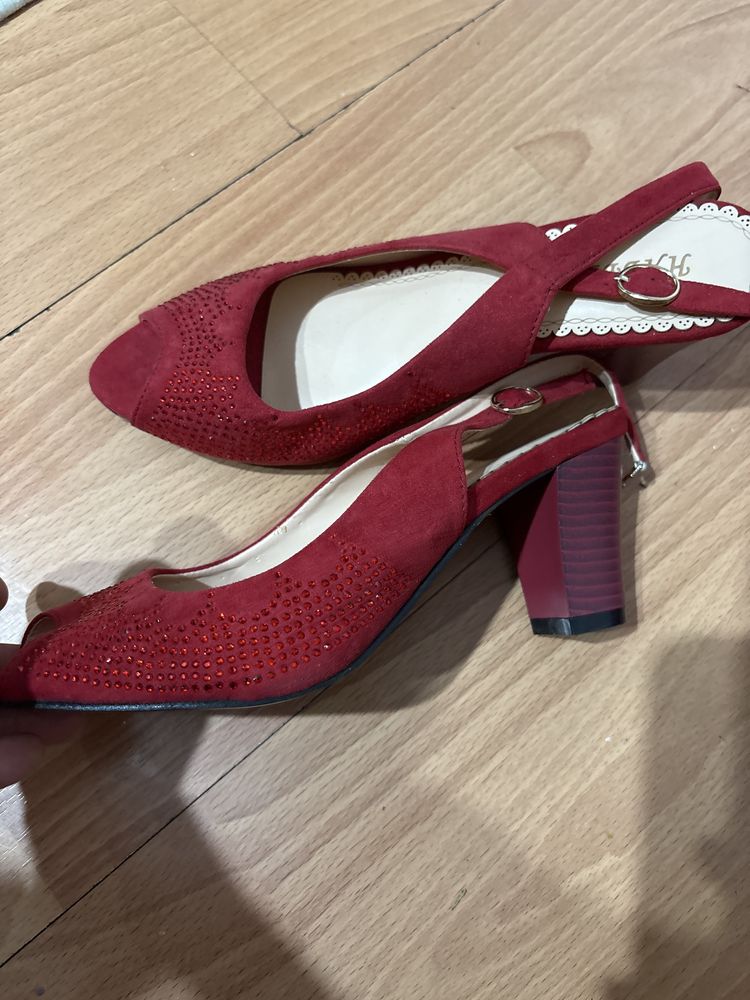 Vand sandale elegante