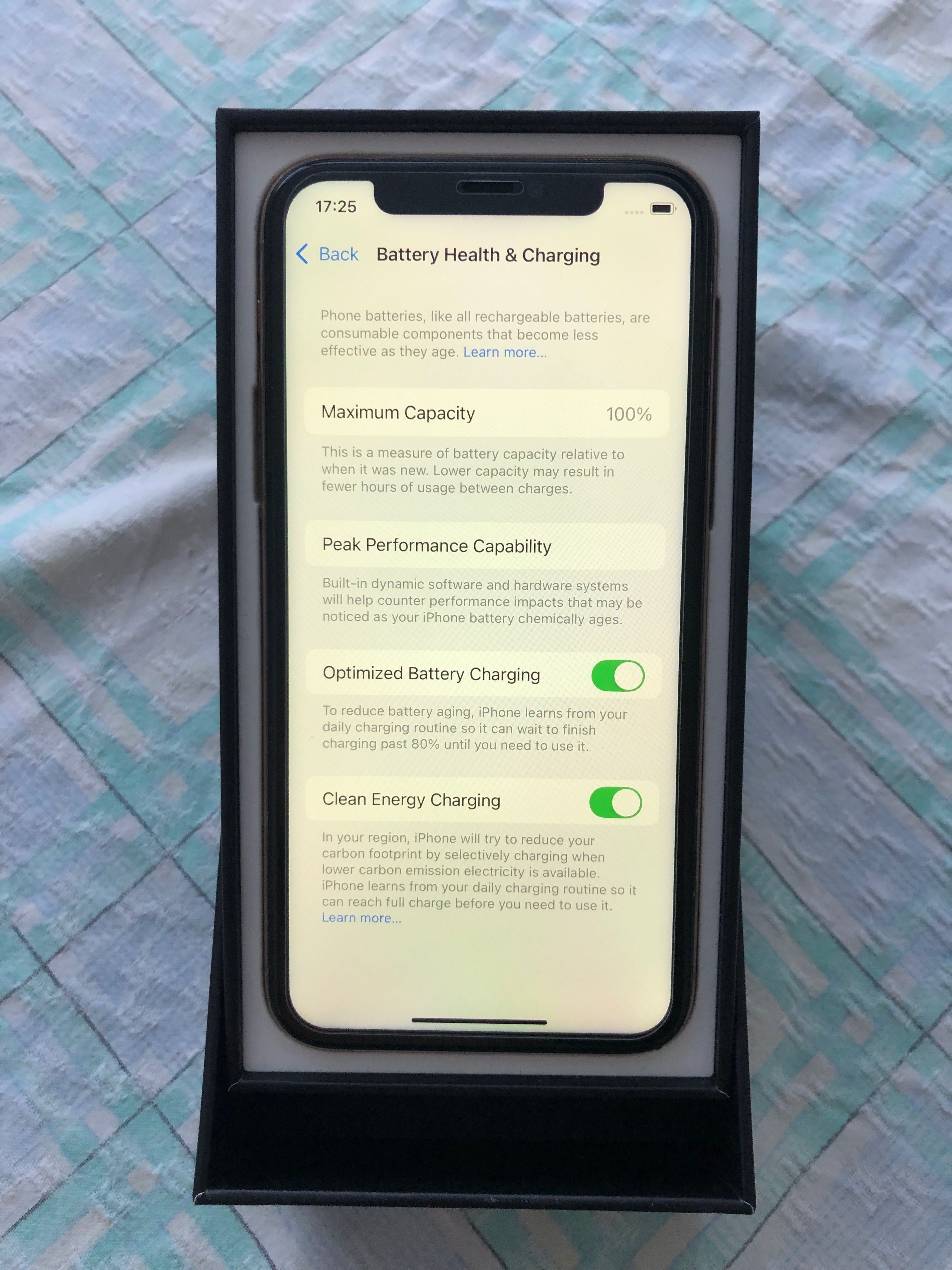 Продавам iPhone 11 Pro Gold 256GB