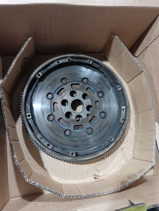 Съединител с маховик к-кт LUK 60001600