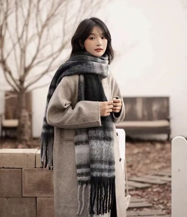 Серый клеточный шарф