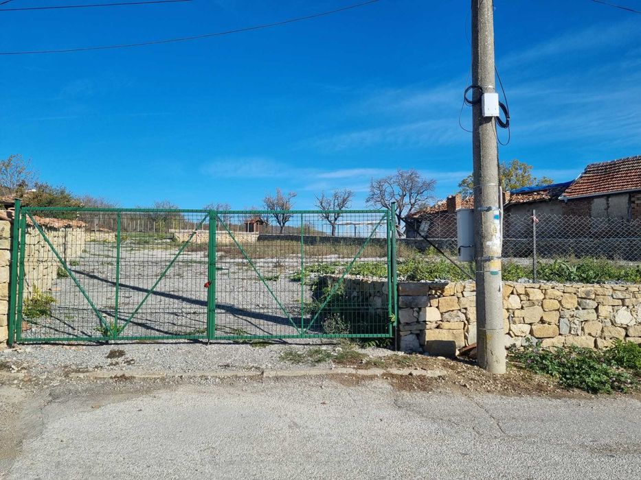 Дава се под наем Парцел в с. Шереметя, Област Велико Търново - 1400 кв.м за 357 € - Снимка #1