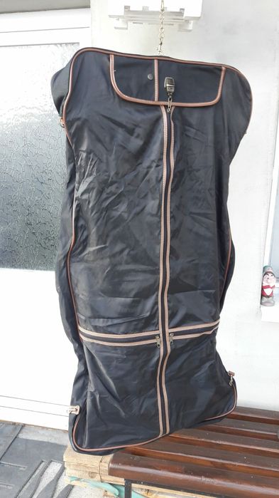 Vand diplomat pt artiști costume