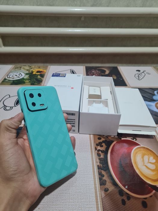 Xiaomi 13 flagmen ideal holatda