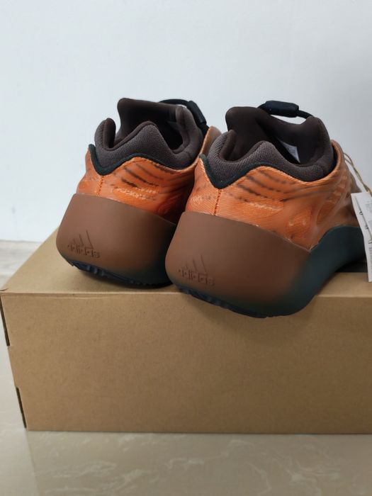 Adidas yeezy boost 700 V3 mărimea 46