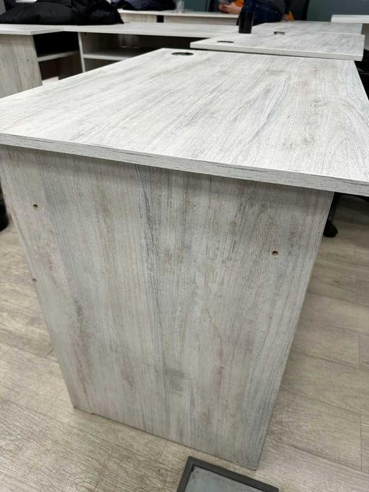 Удобные офисные столы