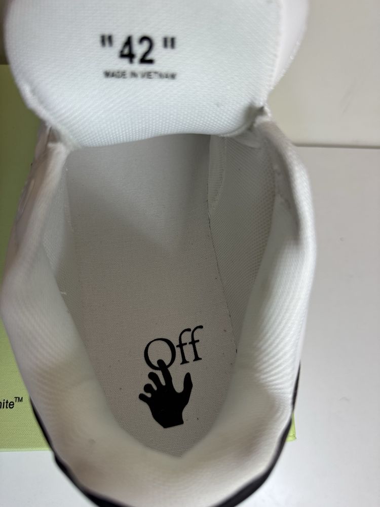 Adidasi Off-White Out Of Office Lace-Up Sneakers white and black
