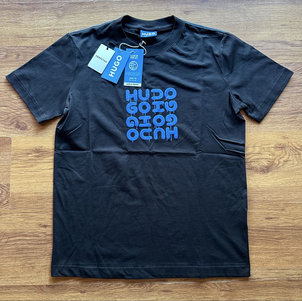 Мъжка,памучна,черна тениска Hugo BOSS със синьо
