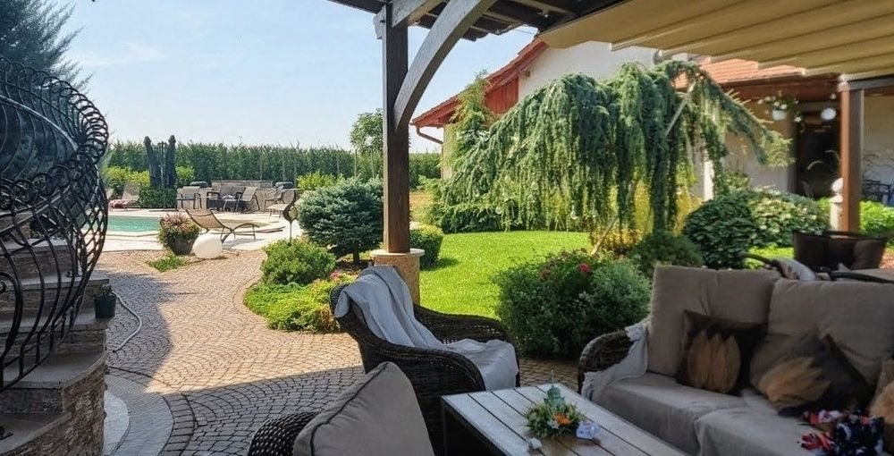 Vilă casa modernă cu teren generos pentru dezvoltare – Aradul Nou