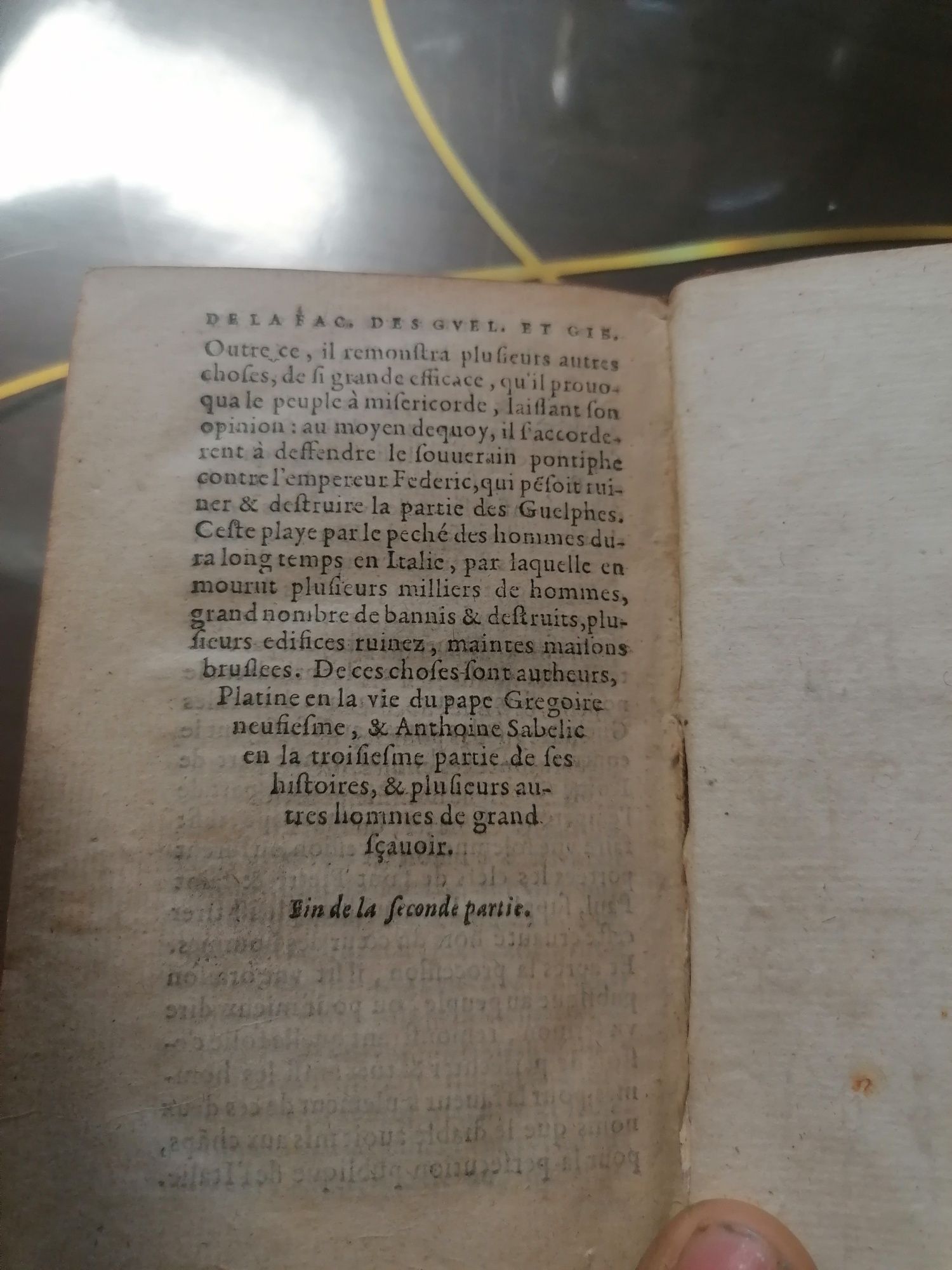 Vând carte foarte veche 1577