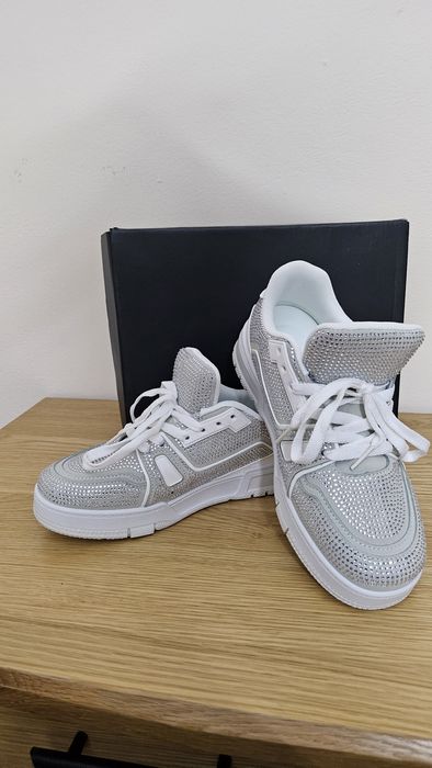 Кецове Louis Vuitton бели с камъни