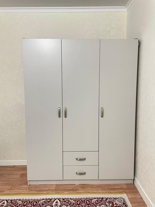 Отличный шкаф для одежды