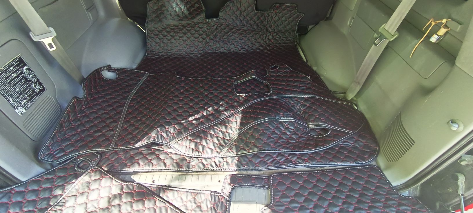 Продам ковры в автомобиль Лексус ЛХ 470 (пятиместный)