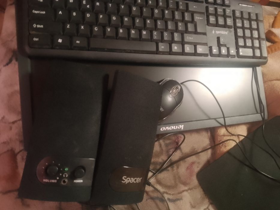 Vând calculator nefolosit