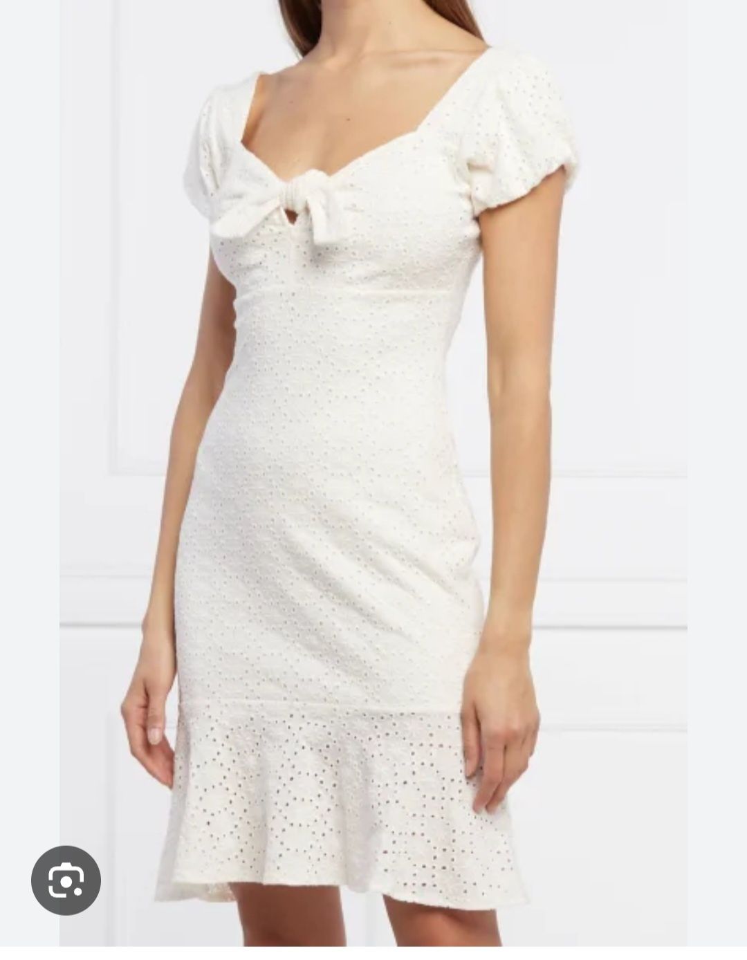 Vând rochiță Guess mărime xs model floral