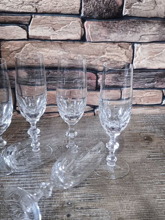 Кристални чаши за бели вина