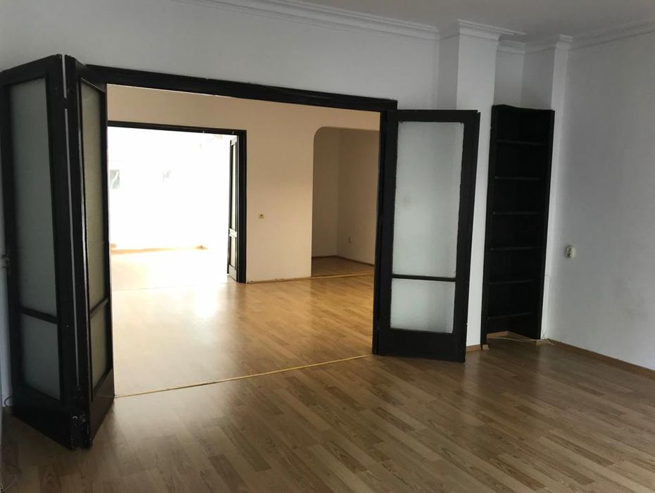 Дава се под наем Тристаен апартамент в София, Център - 110 кв.м за 750 € - Снимка #2