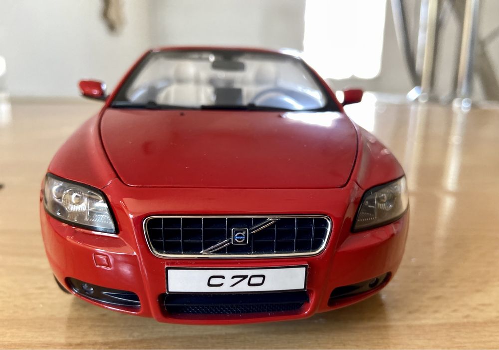 Macheta 1:18 Volvo C70 Cabrio , stare noua , mocheta la interior