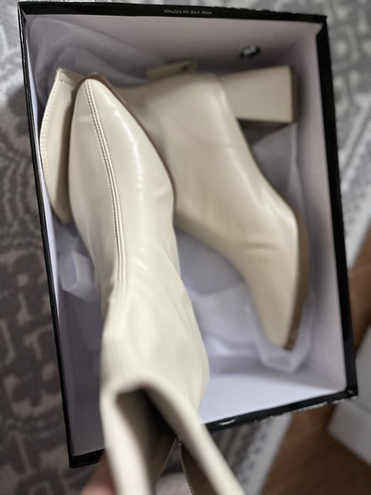 Botine cu toc purtate o data