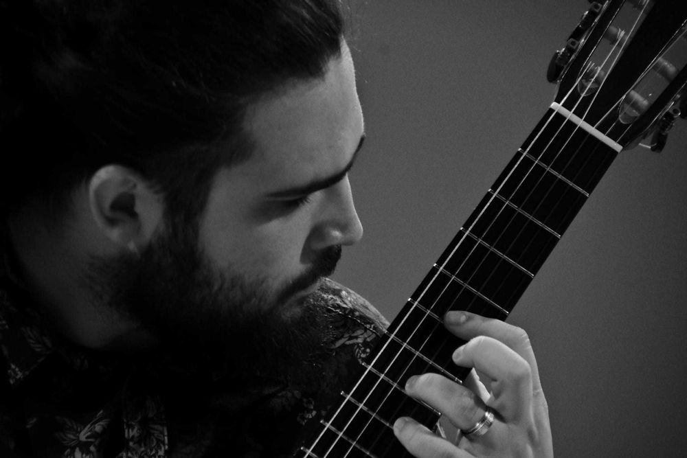 Predau lectii/cursuri de chitara clasica/electrica/bass