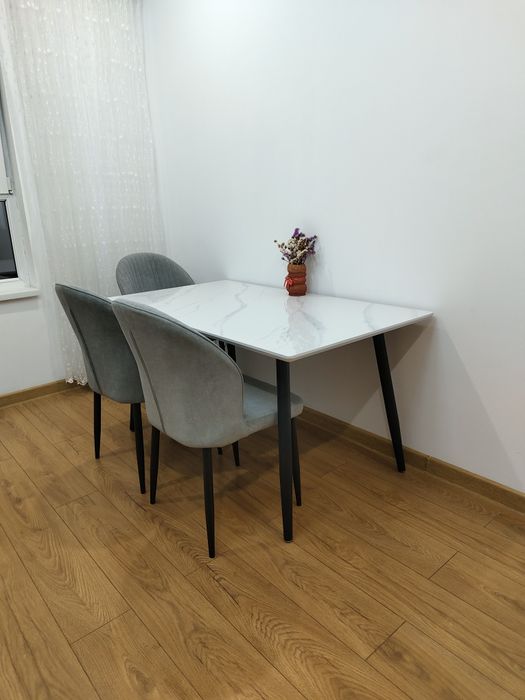 Продам обеденный стол на 6 персон