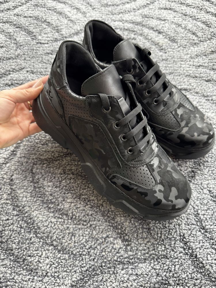 Pantofi sport din piele naturala, fabricati in Romania