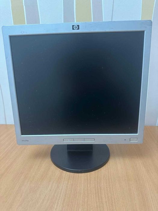 Продам дисплей монитор компьютера.