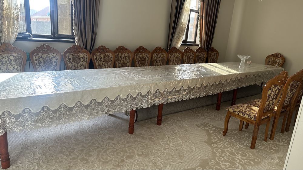 Стол и стулья гостиный