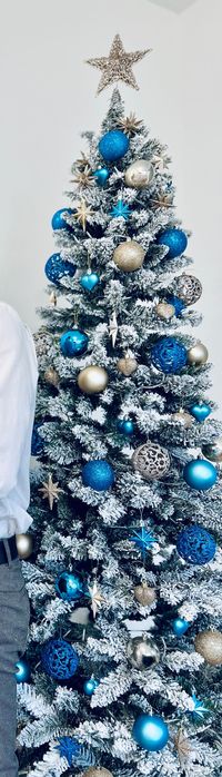 Brad artificial împodobit