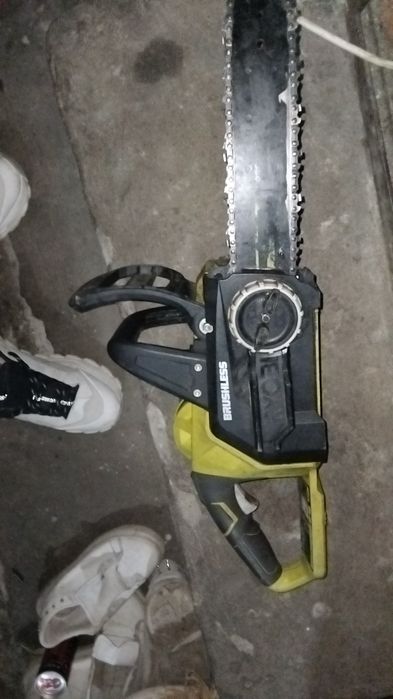 Vând drujba pe acumulator