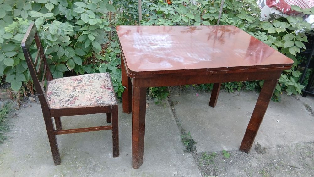 Masa extensibila cu 4 scaune