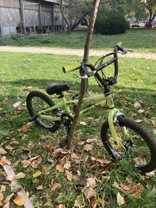 Детски bmx
Рамака:tony hawk attaboy
Пегове: tony hawk
Гуми: 16 цола
Сп