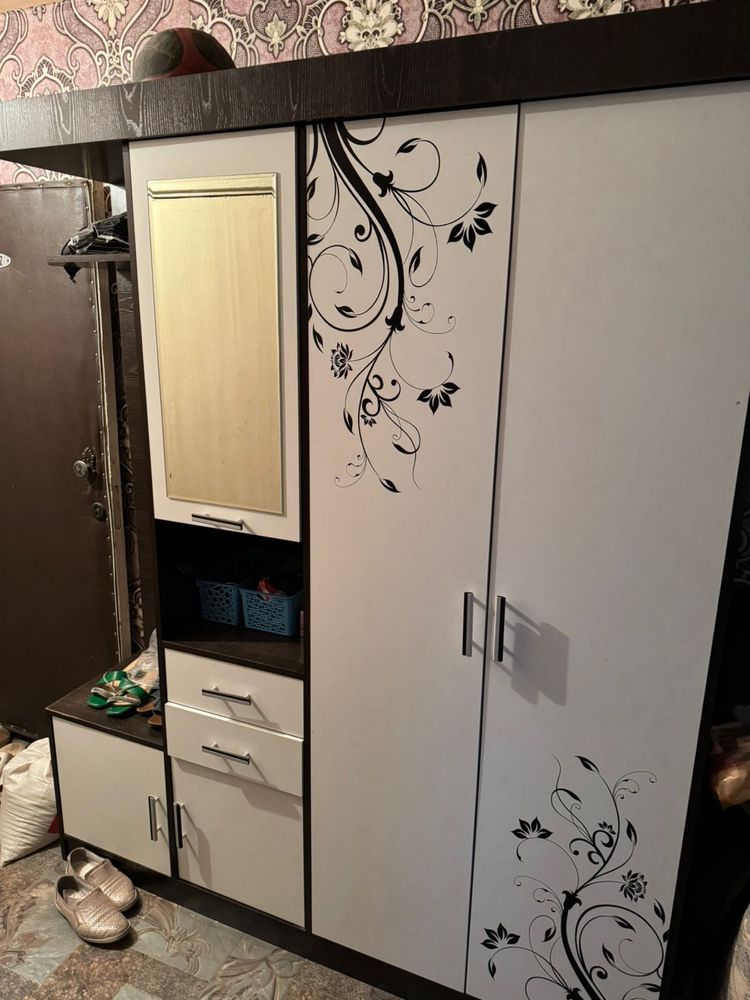Шкаф новый прихожей