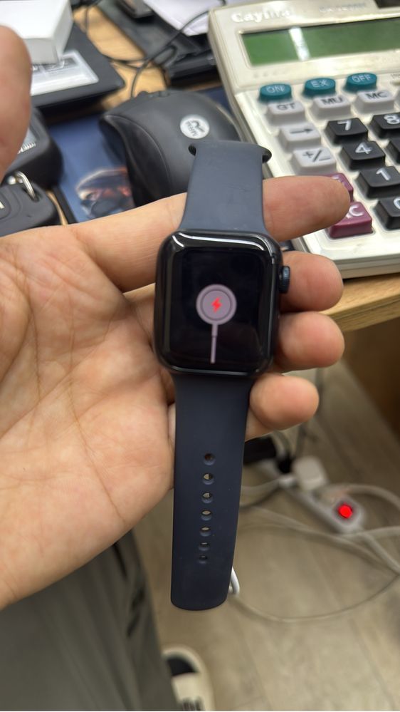Apple watch se 2 отличном состояний
