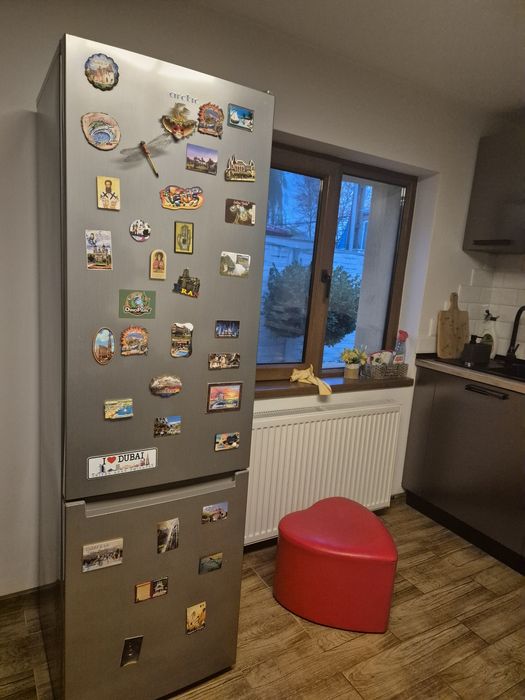 Frigider max 2 ani are