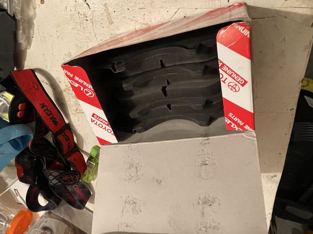 Оригинални накладки Toyota 4runner FJ Cruiser 04465-YZZE1